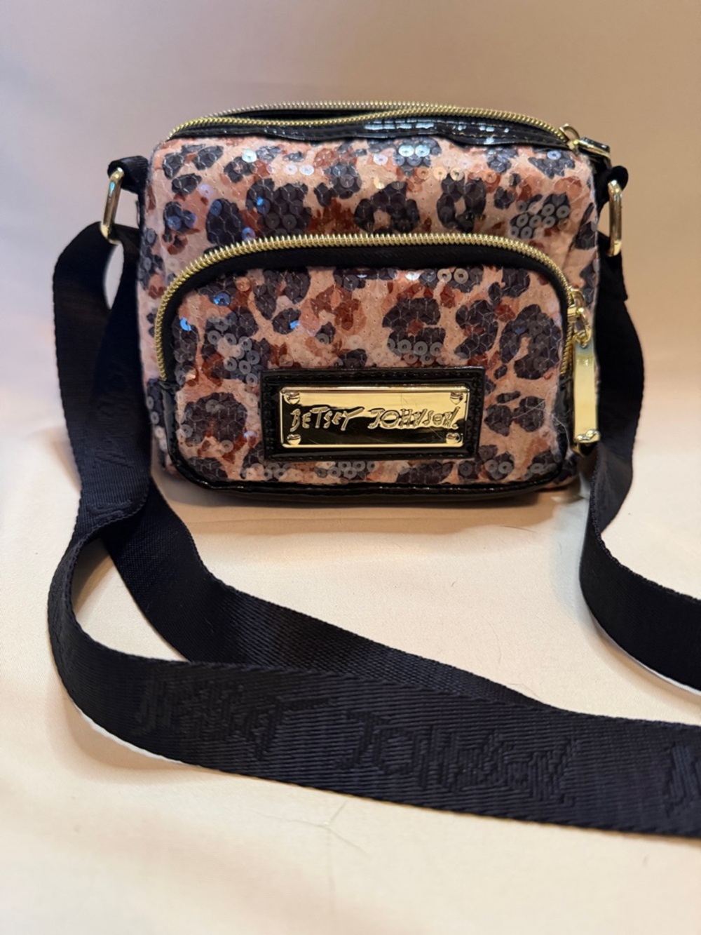 Betsey Johnson Leopard Sequin Crossbody with Black Strap - Picture 2 of 8